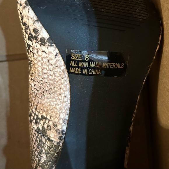 CHARLOTTE RUSSE SNAKE PRINT HEELS - Picture 7 of 7